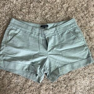 Dear John mid rise Green Shorts with Lightweight Fabric